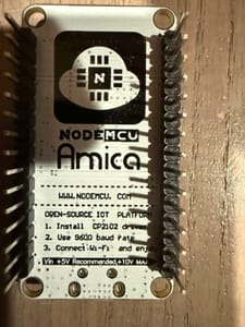NodeMCU Amica (ESP8266)